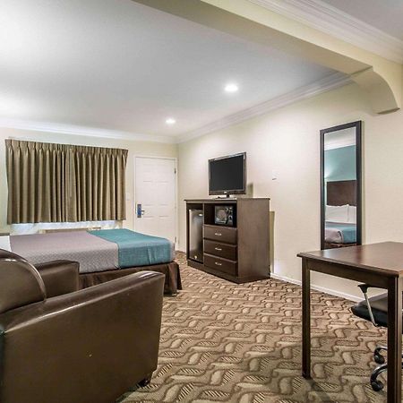 Rodeway Inn & Suites Инглвуд Экстерьер фото
