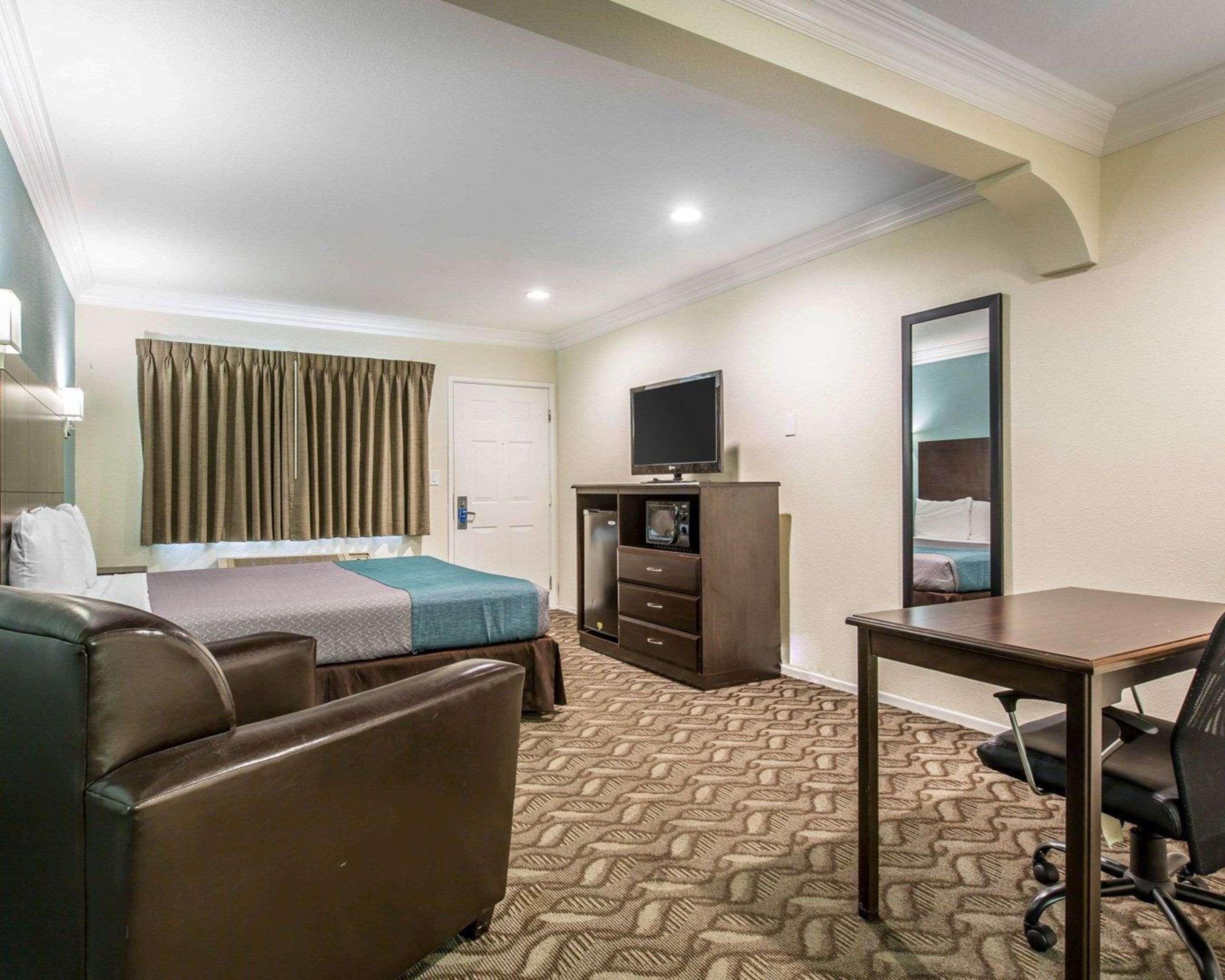 Rodeway Inn & Suites Инглвуд Экстерьер фото