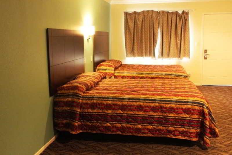 Rodeway Inn & Suites Инглвуд Экстерьер фото
