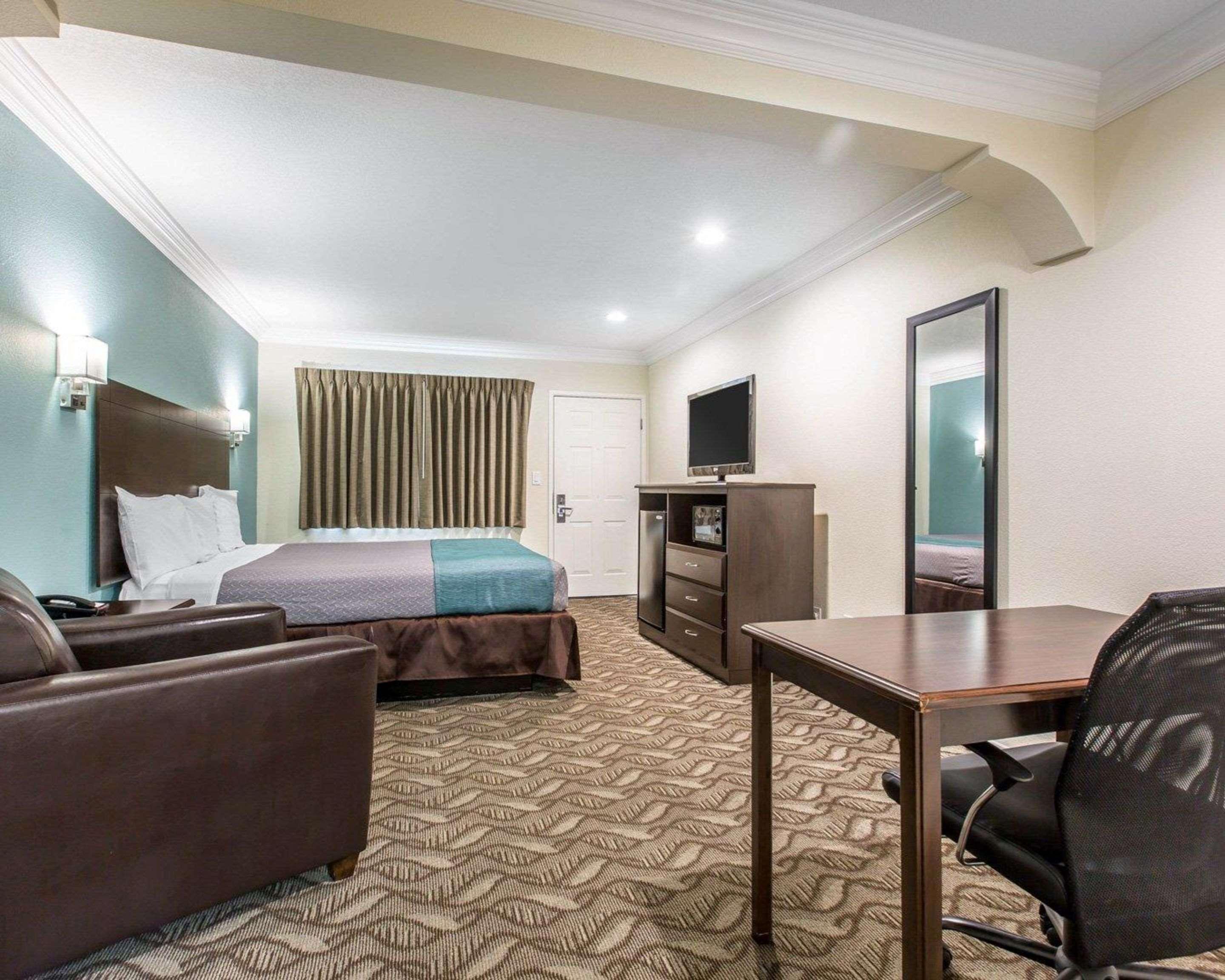 Rodeway Inn & Suites Инглвуд Экстерьер фото