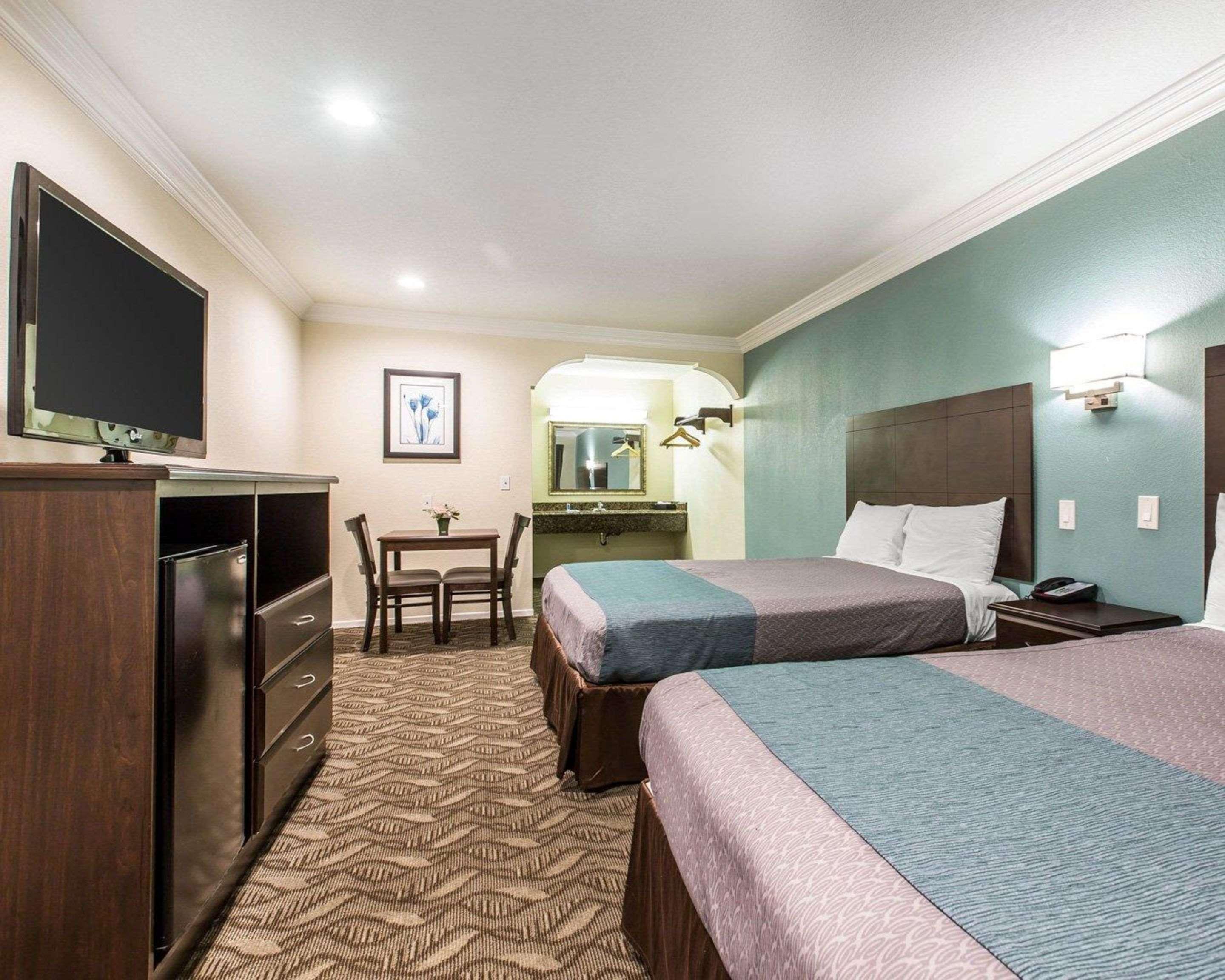 Rodeway Inn & Suites Инглвуд Экстерьер фото