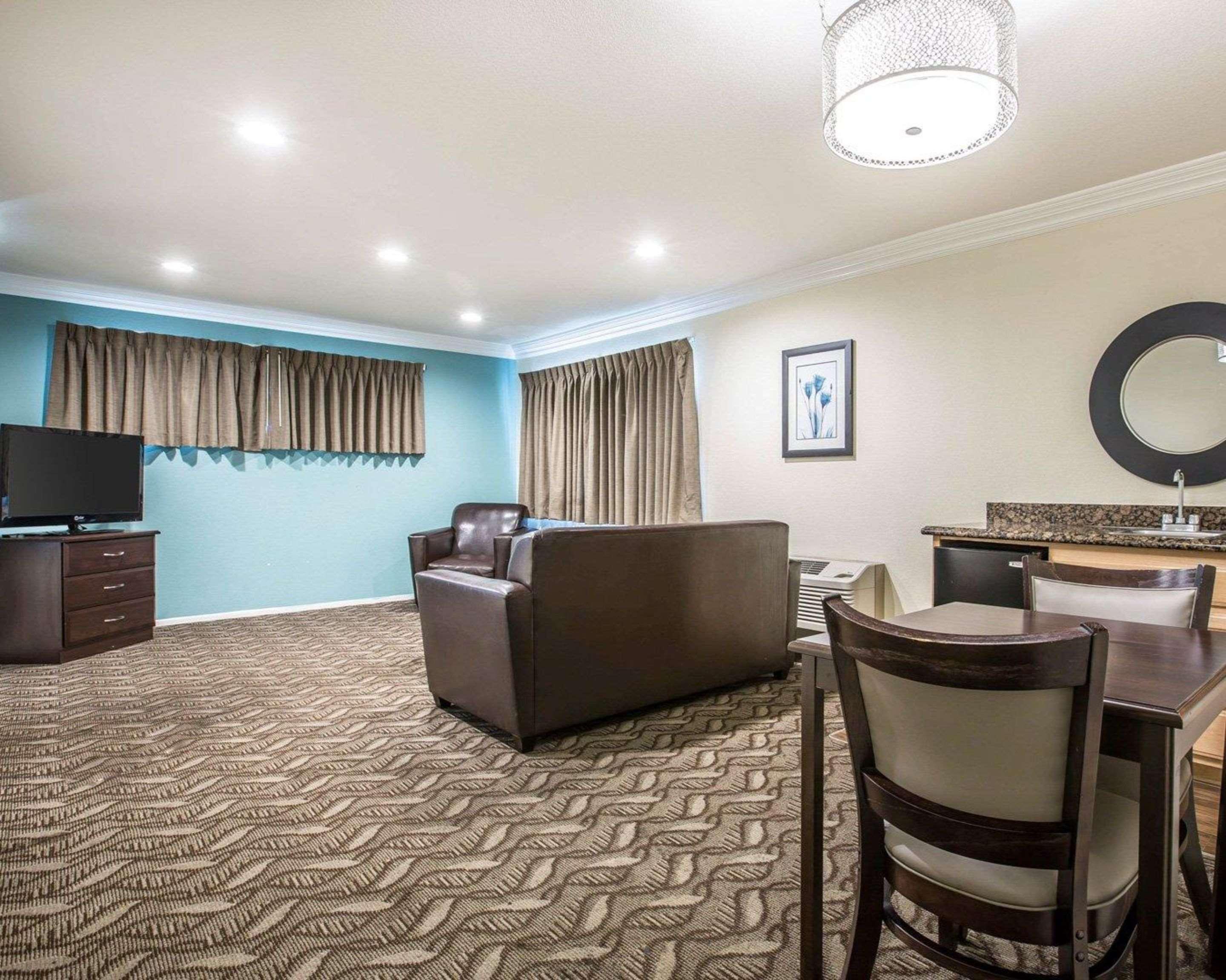 Rodeway Inn & Suites Инглвуд Экстерьер фото
