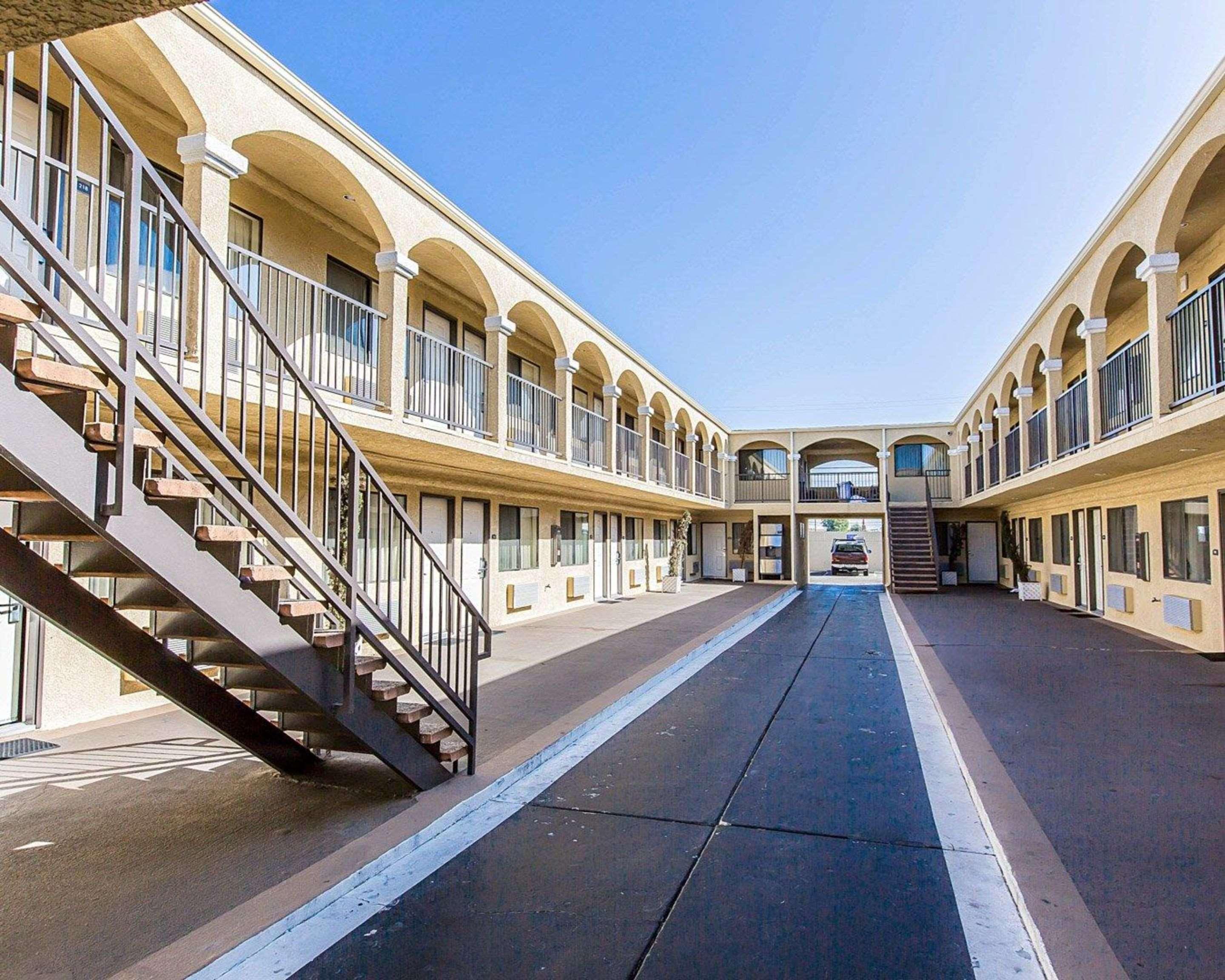 Rodeway Inn & Suites Инглвуд Экстерьер фото